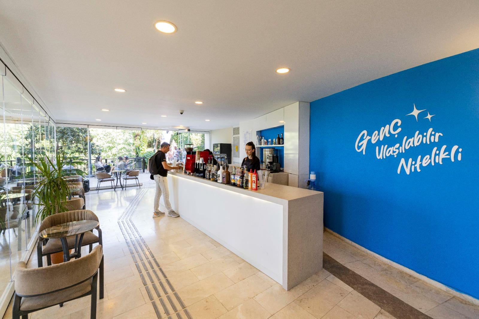 Şato’nun terasları İzmirliler için sosyal yaşam alanına dönüştü