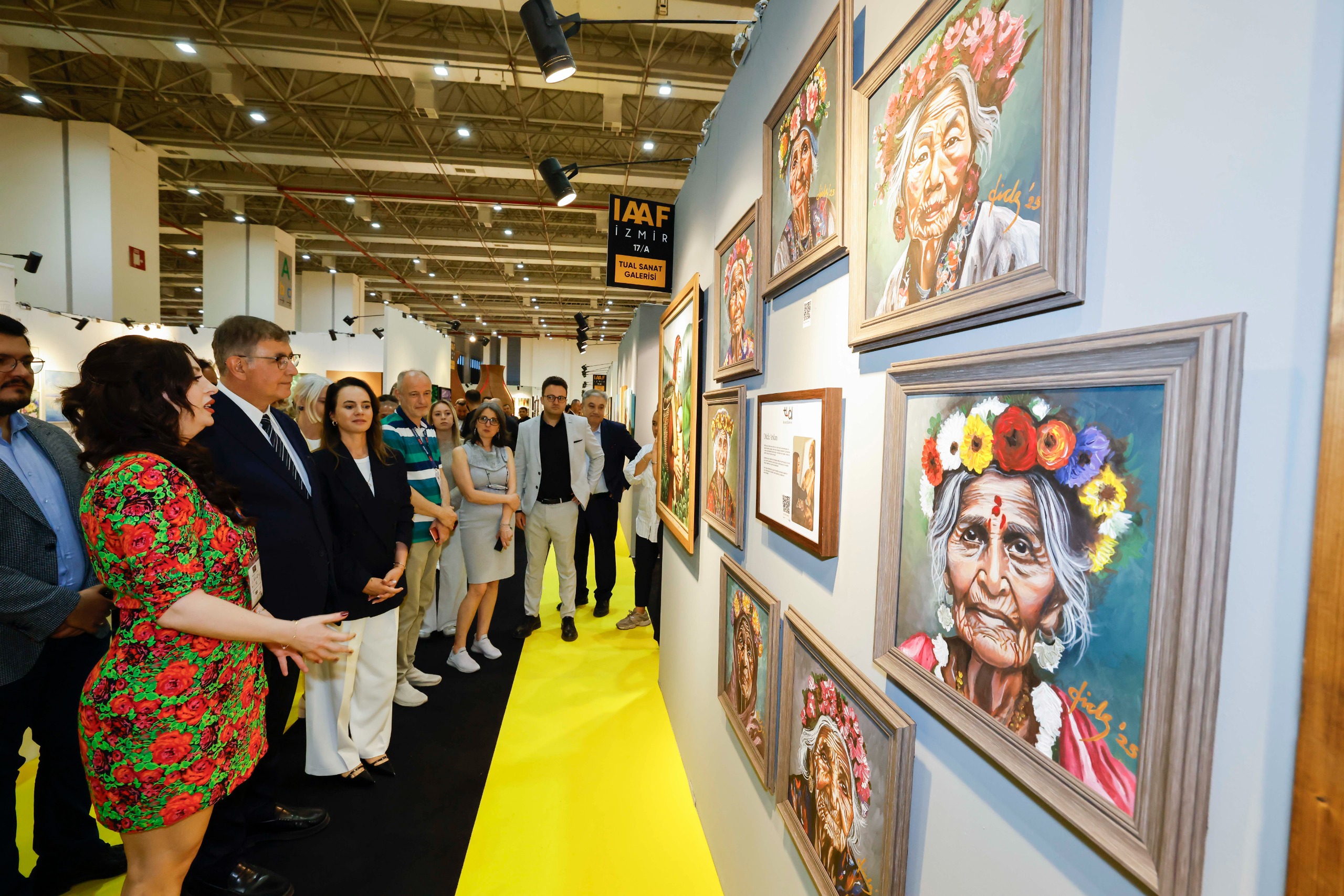 İzmir Sanat ve Antika Fuarı kapılarını açtı