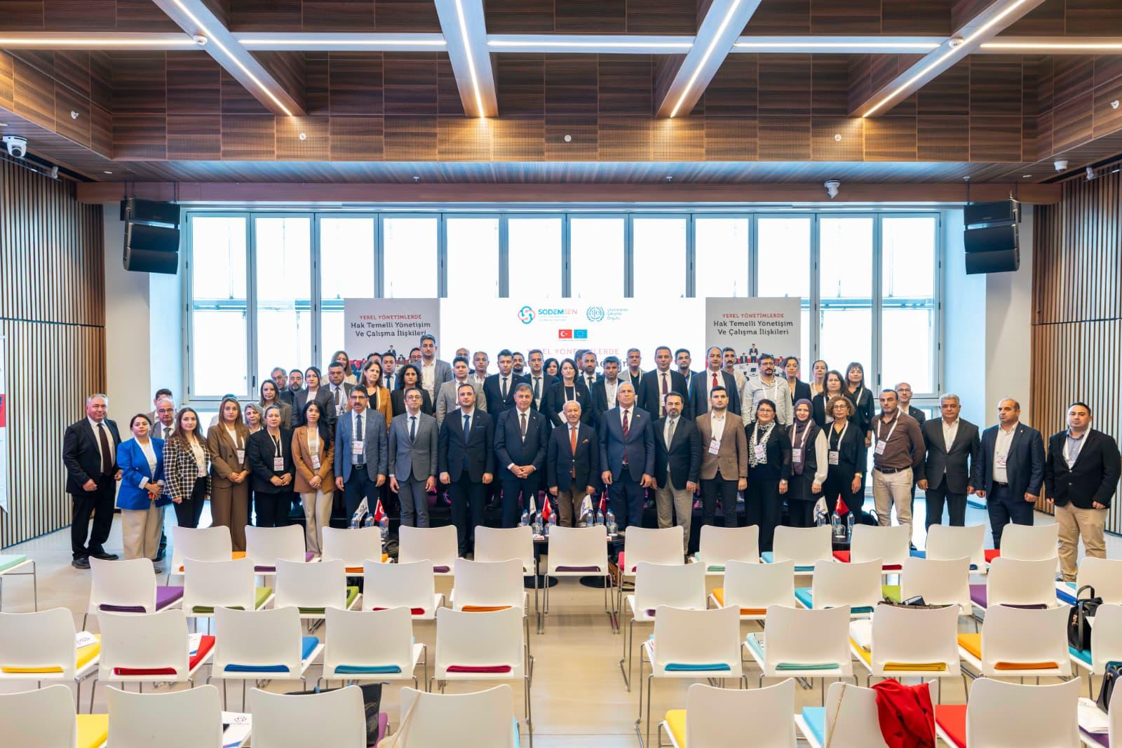 Başkan Tugay: Makam odalarını kaldırıyoruz 