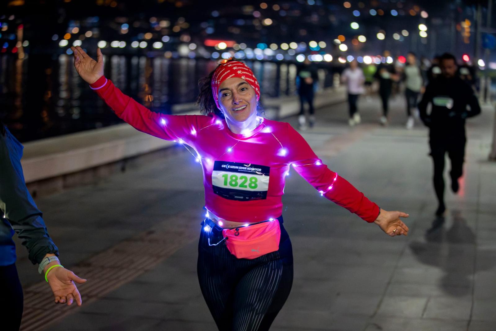 En uzun geceyi İzmirliler aydınlattı