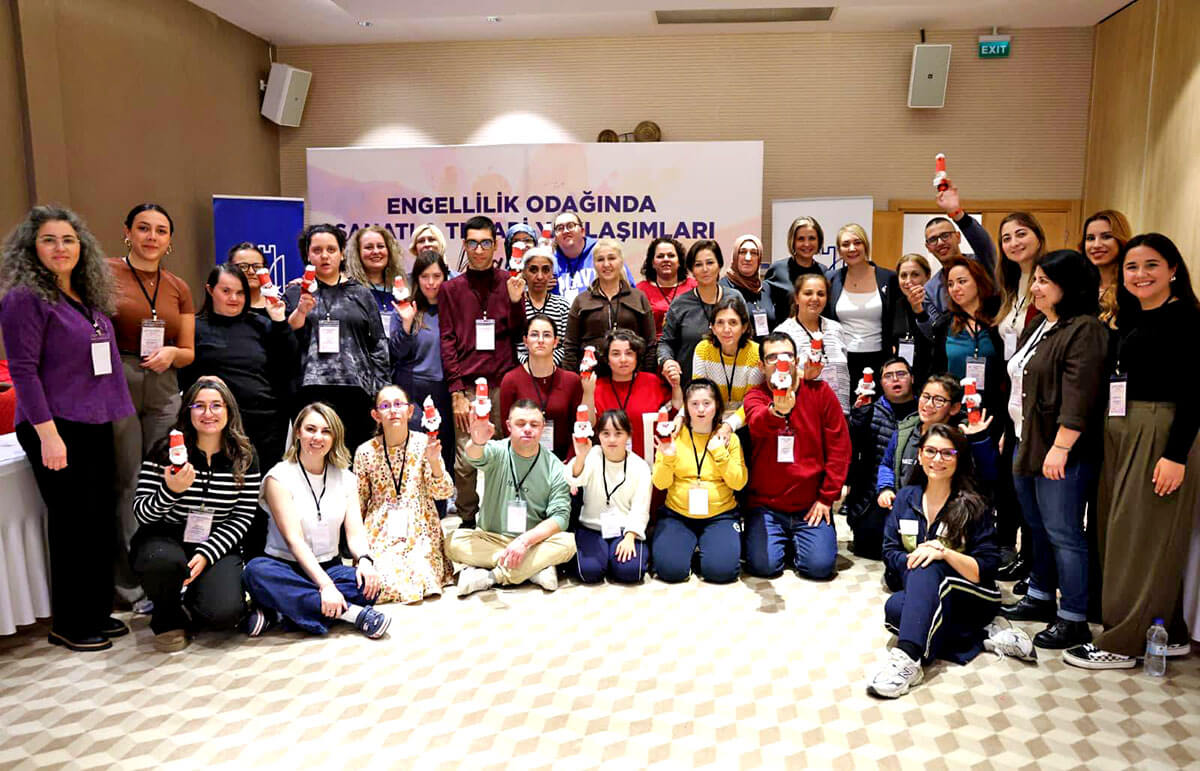 “Engellilik Odağında Sanatla Terapi Kampı” Çeşme’de Gerçekleştirildi