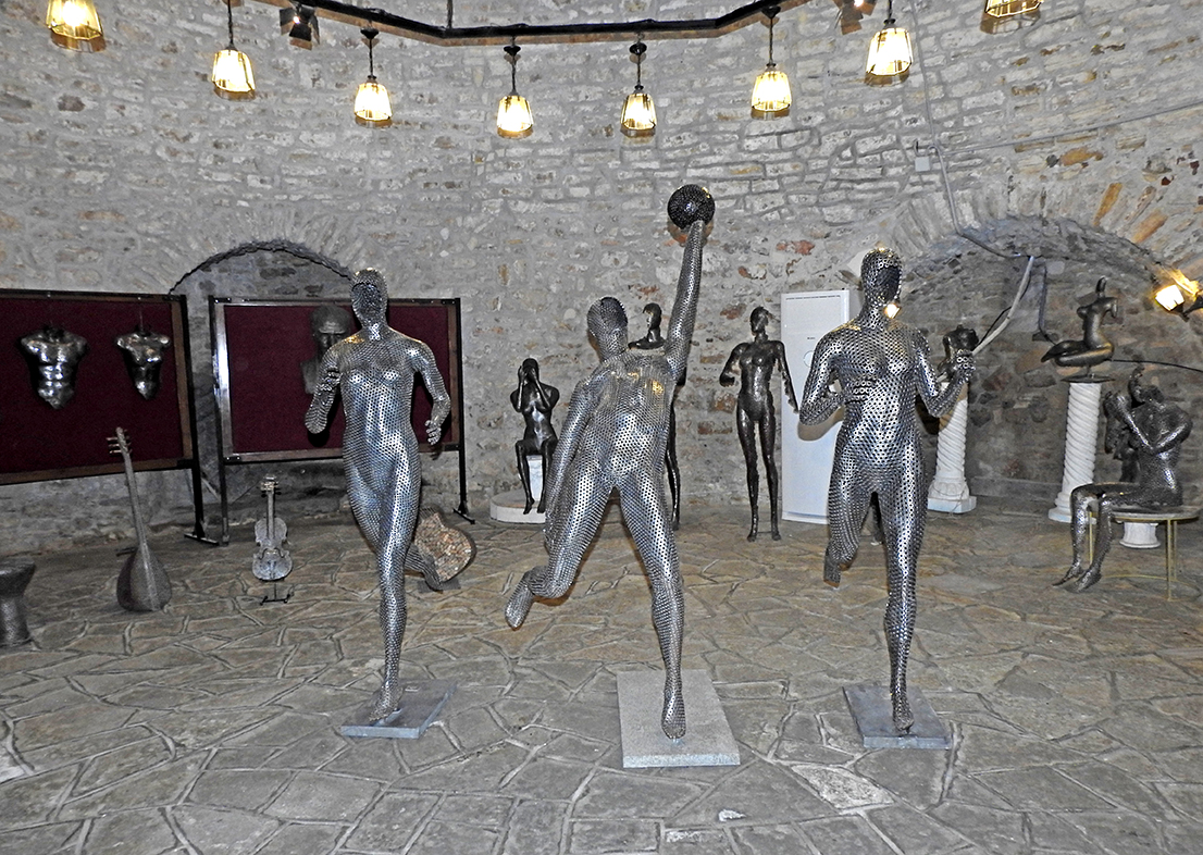 “Metale Verilen Hayatlar” Çeşme’de Sanatseverlerle Buluştu