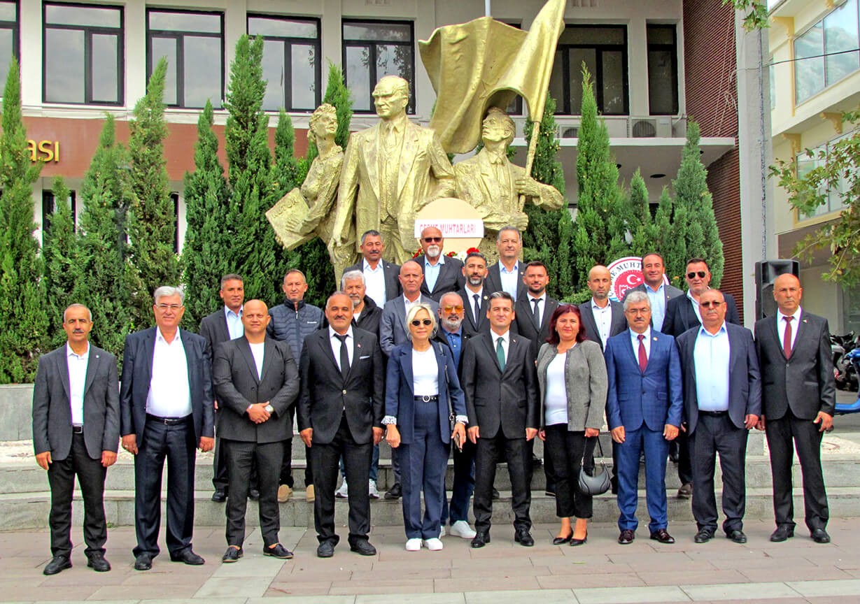 Çeşme’de 19 Ekim Muhtarlar Günü Törenle Kutlandı 