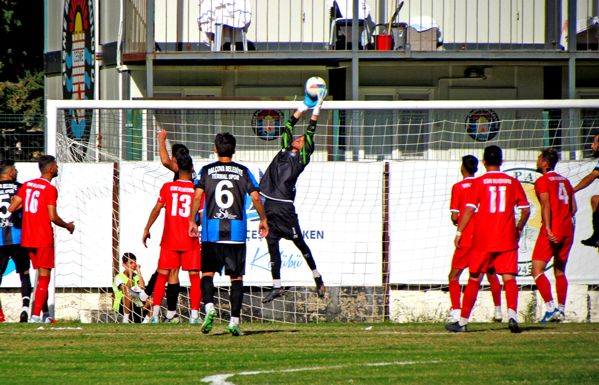 Çeşme Belediyespor sahasında direndi ama kazanamadı 