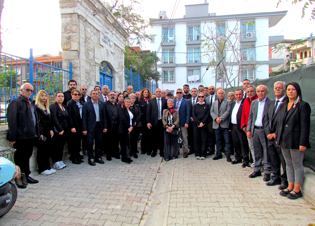 Çeşme CHP’den Ara Tatil Tepkisi: “10 Kasım Bir Tatil Günü Değildir, #10KasımdaOkuldayız”