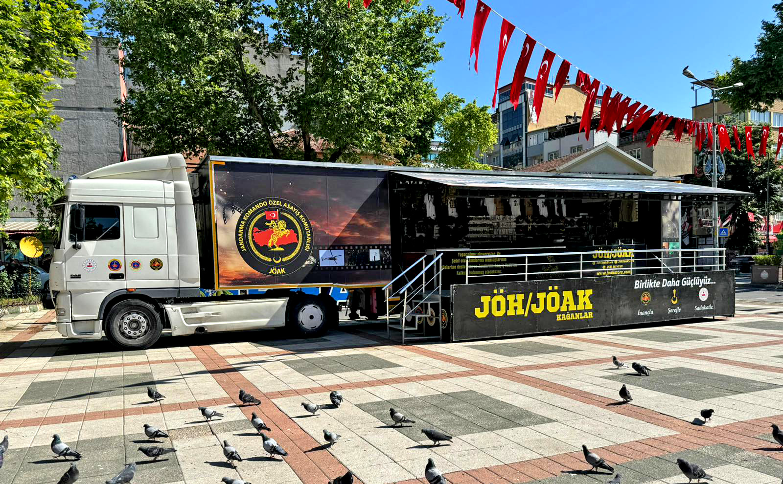 Gezici Askeri Mağaza, 25-28 Ağustos 2025 Tarihleri Arasında Çeşme Cumhuriyet Meydanında!