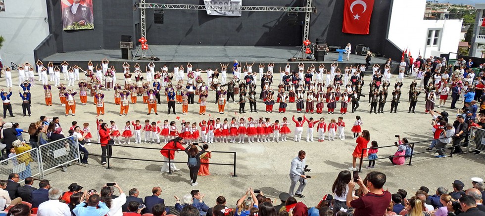 Çeşme'de, Ata armağanı bayram coşkuyla kutlandı