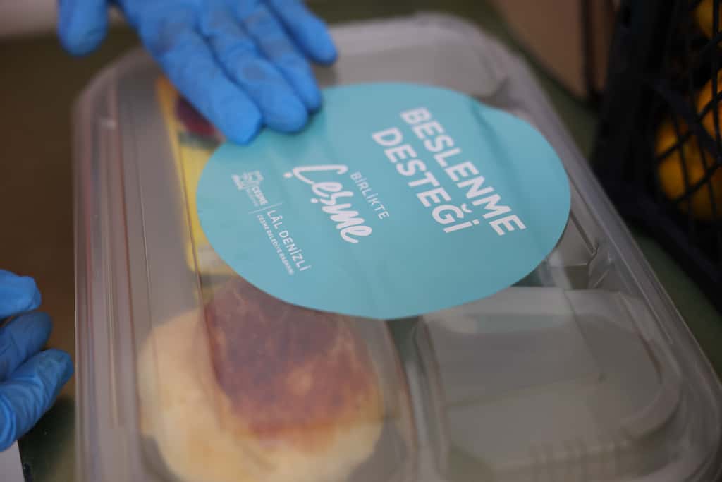 Çeşme Belediyesi’nden ilköğretim öğrencilerine beslenme desteği