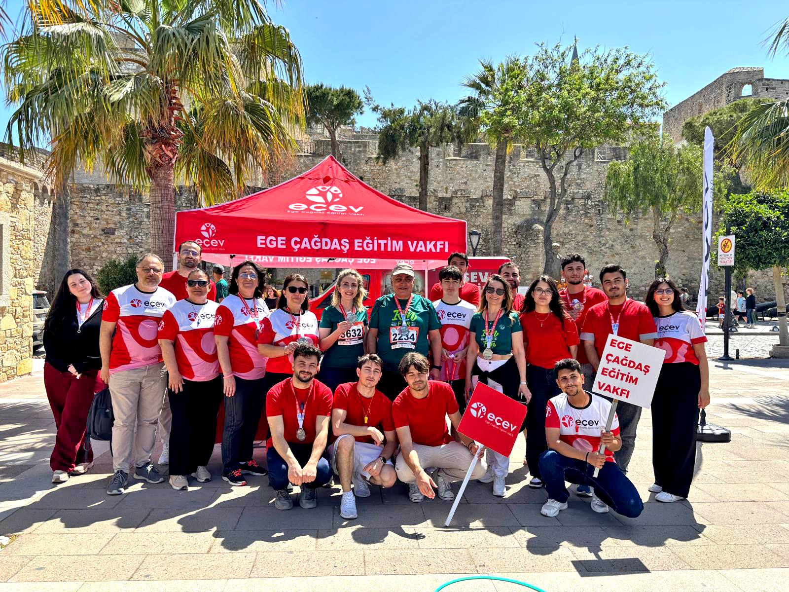 Çeşme Yarı Maratonu'nda İyilik Peşinde Koştular