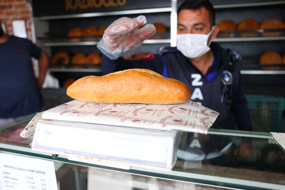 Çeşme Belediyesi Zabıta ekiplerinden fırınlara hijyen denetimi