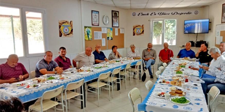 İzsu, Çeşmeli Muhtarlara Kahvaltı Vererek Mahalle Sorunlarını Dinledi