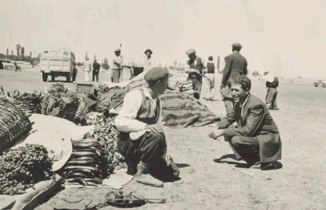 UYGUR TÜRKLERİ İLE POLİS ÇEMBERİ İÇİNDE PARİS'TE