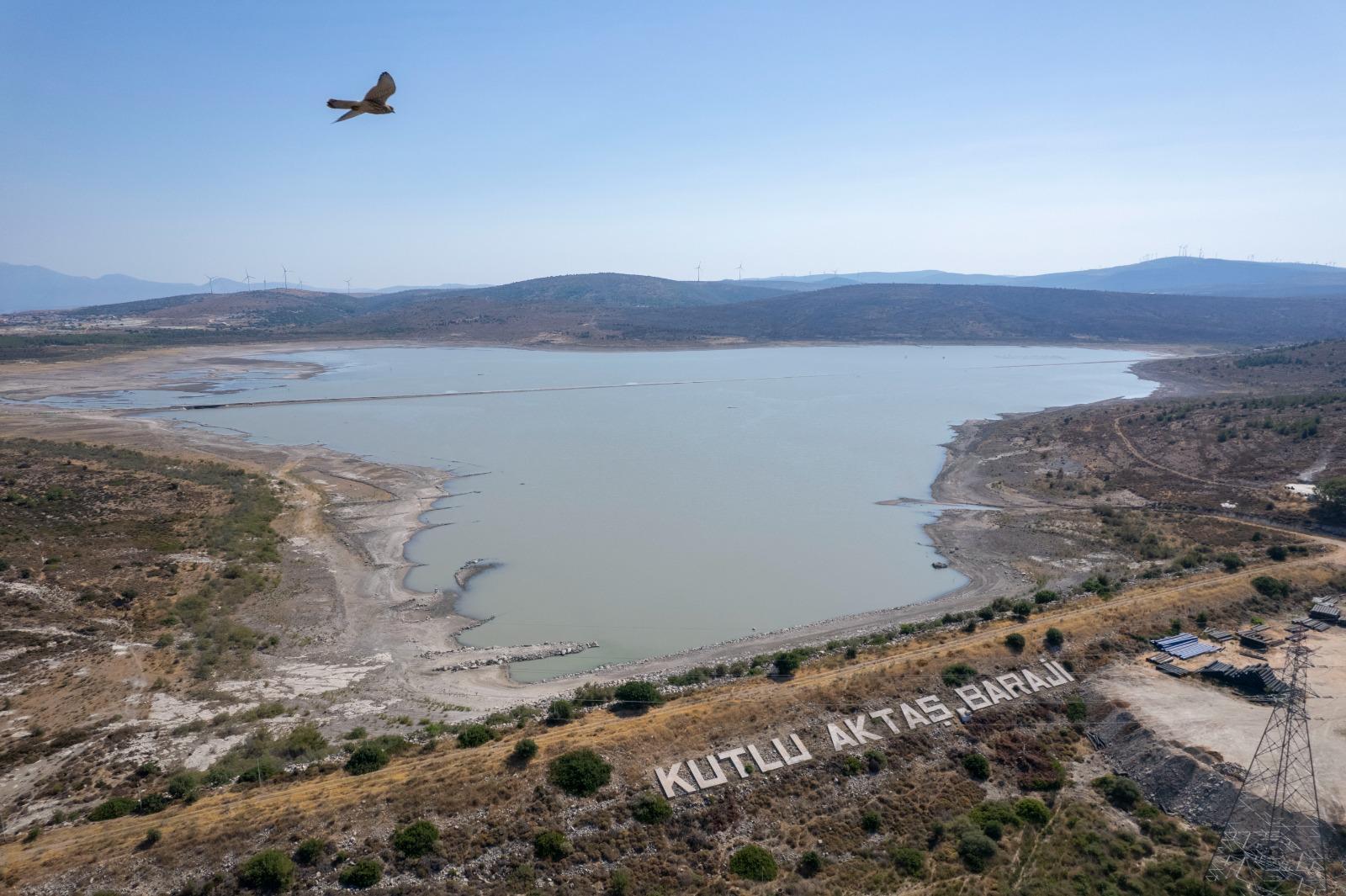 ÇEŞME'DE SU SIKINTISI, KESİNTİYİ GETİRDİ