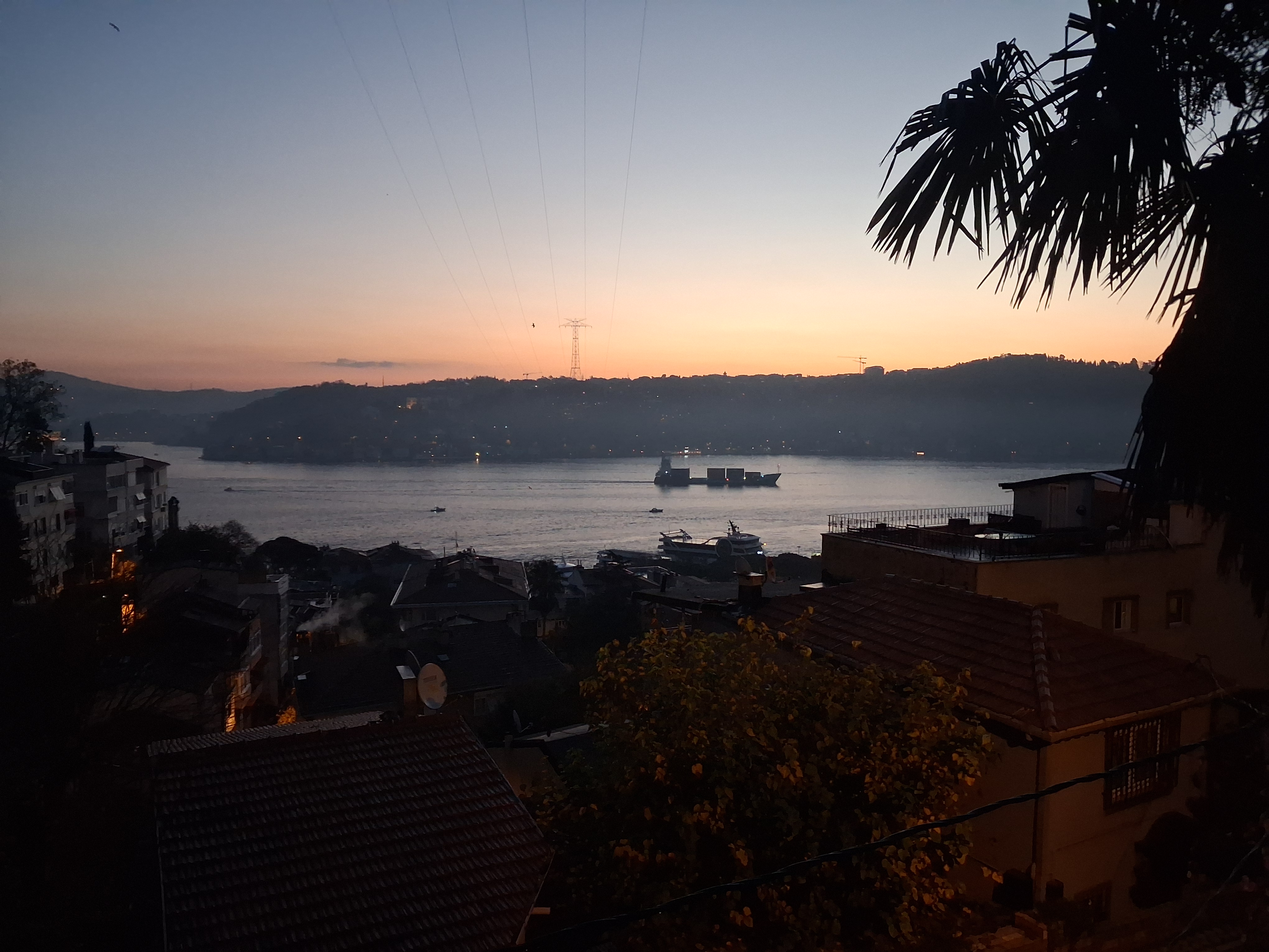 KUCAĞIMDAKİ ESRARENGİZ KADIN