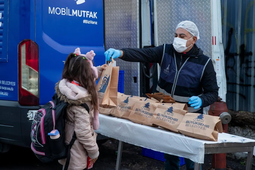 Büyükşehir’den miniklere beslenme paketi