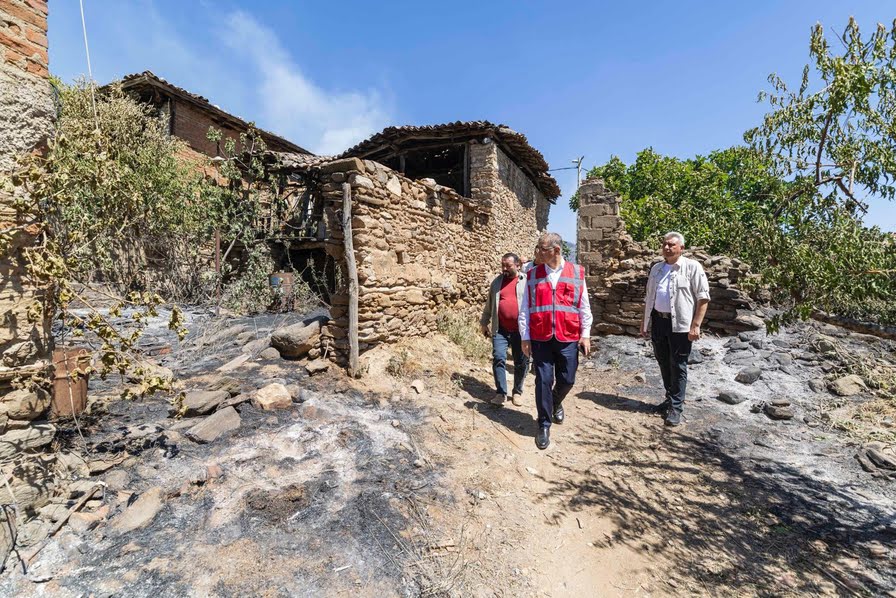 Başkan Tugay yanan köyler için İzmir dayanışmasının ateşini yaktı