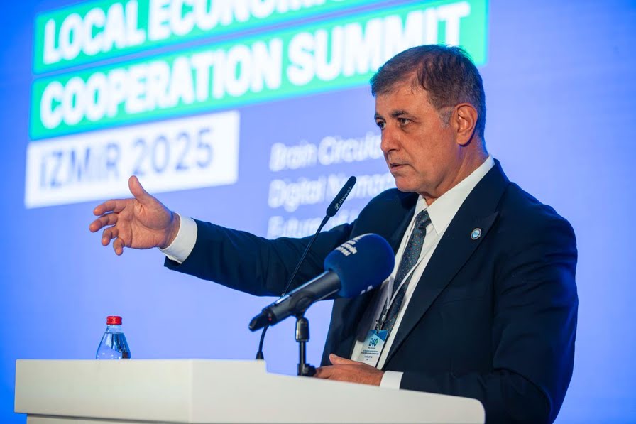 Başkan Tugay B40 Zirvesi’nin kapanış konuşmasını yaptı  “Demokrasi ve özgürlükler olmadan sorunların üstesinden gelemeyiz??