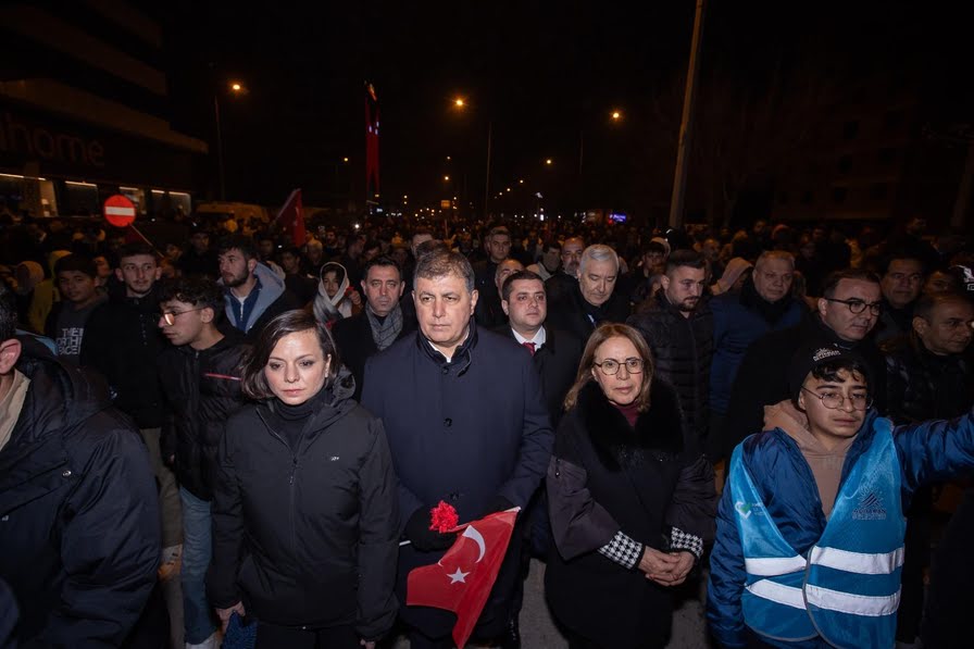 Başkan Tugay’dan felaketin yıl dönümünde halkla beraber sessiz yürüyüş  “Yaşadıklarımıza kader diyemeyiz??