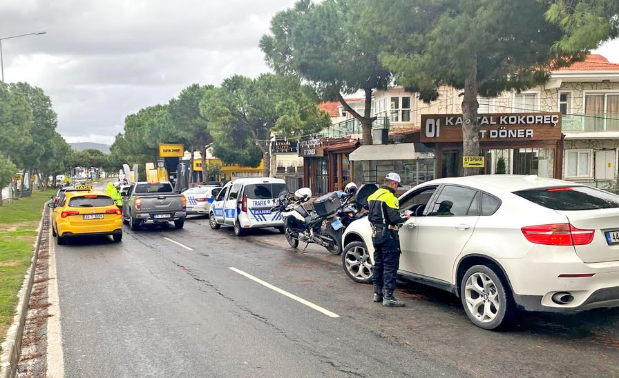 Çeşme’de yaya geçidi ihlali yapan 53 sürücüye işlem