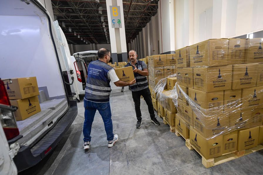 Büyükşehir’den 50 bin haneye gıda destek paketi