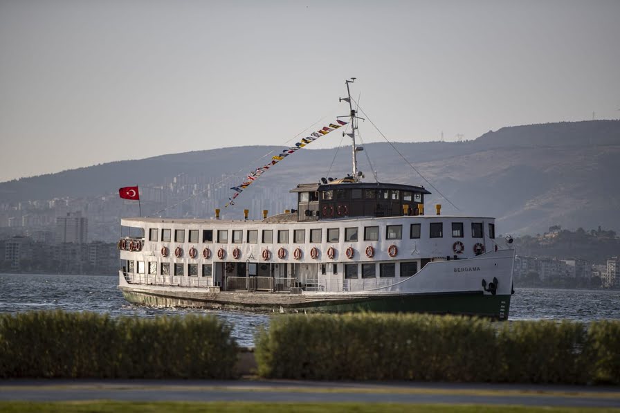 Bergama Vapuru ile İzmir Körfezi’nde tarihe yolculuk