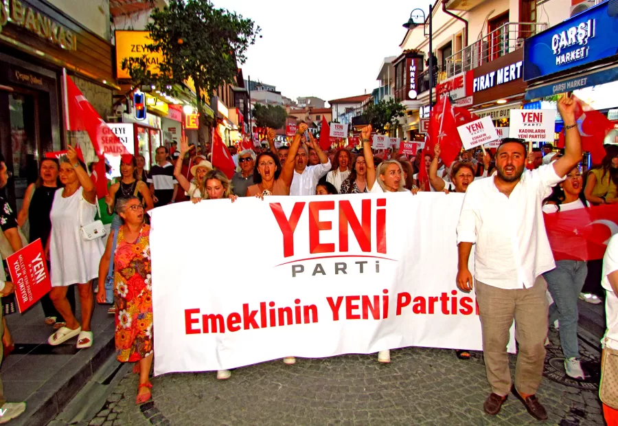 Çeşme’de CHP’den toplu kopuş: İlçe örgütü ve meclis üyeleri YENİ Parti’ye geçti