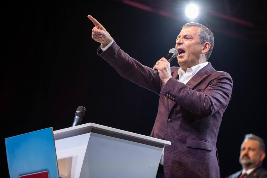  Özgür Özel: İzmir biziz, biz İzmir’iz