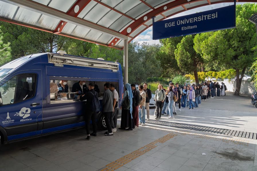 İzmir’de anne eli lezzetinde ücretsiz yemek