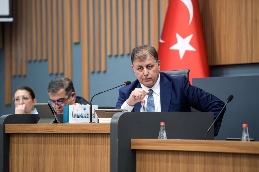 Başkan Tugay’dan tek soruluk “Esenyurt?? yorumu