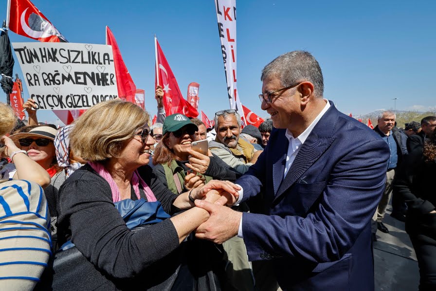 Başkan Tugay’dan 19 Mayıs daveti  “İzmir’in o gün her yaştan insanı ile orada olması gerekiyor??