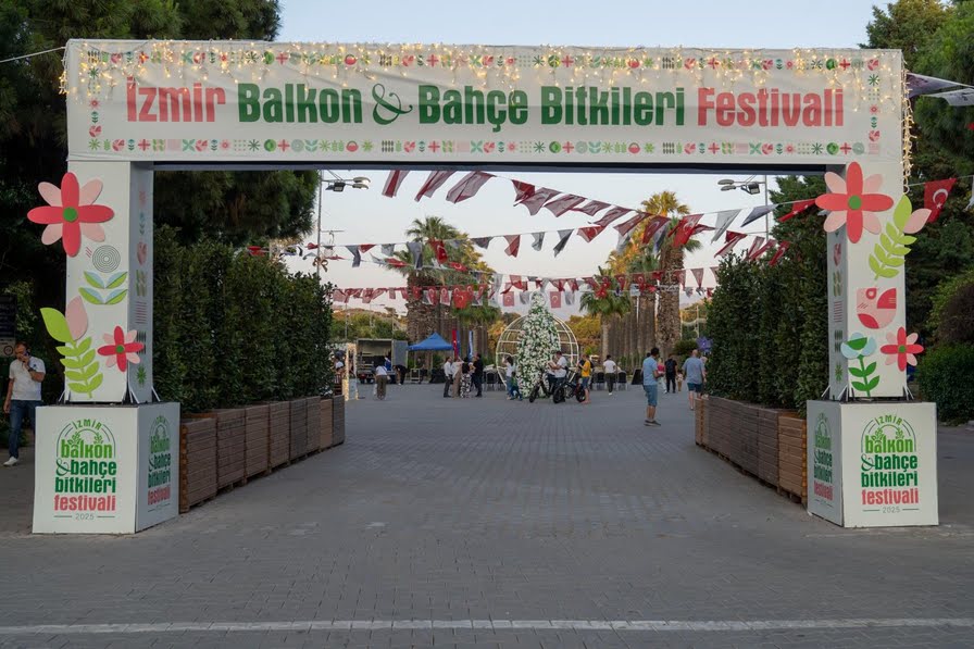 1. İzmir Balkon ve Bahçe Bitkileri Festivali başladı