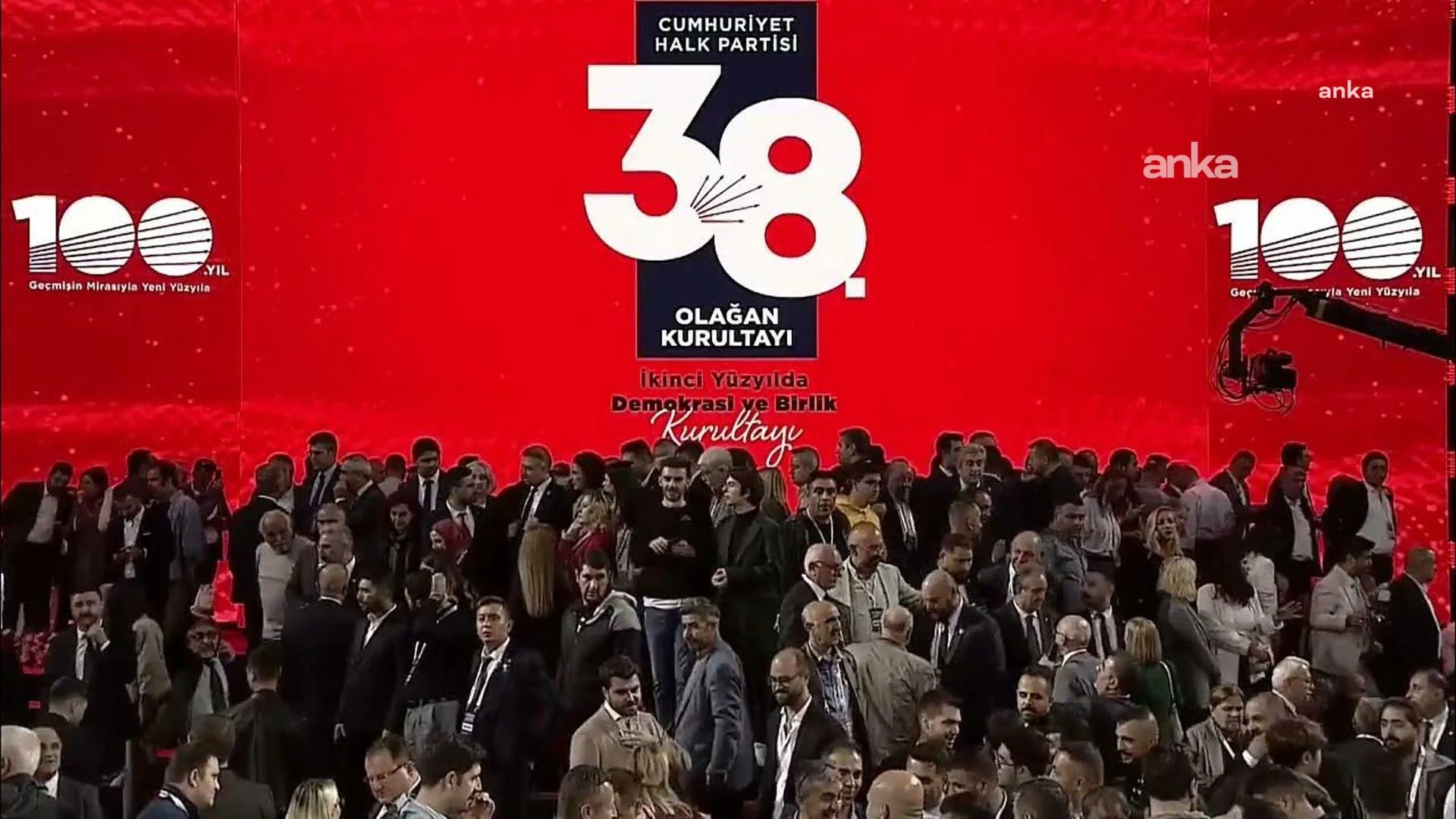 CHP'nin Kurultay davasında erteleme kararı