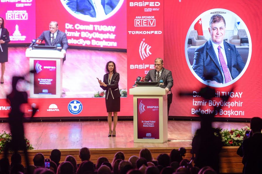Başkan Tugay, İzmir Kadın Kongresi’nde konuştu: “Kadınlar olmadan kalkınma olmaz, ekonomi gelişmez??