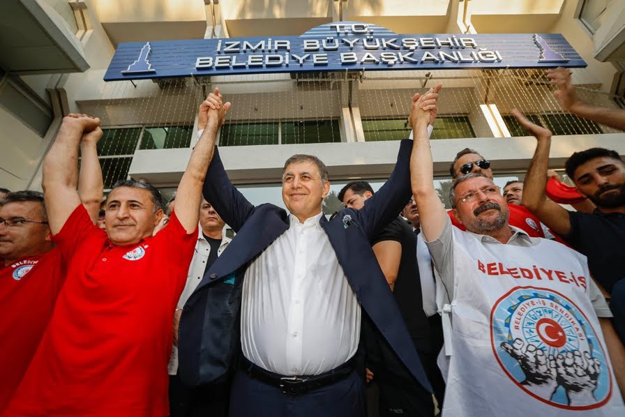 Başkan Tugay müjdeyi verdi: Tüm işçiler geri alınacak 