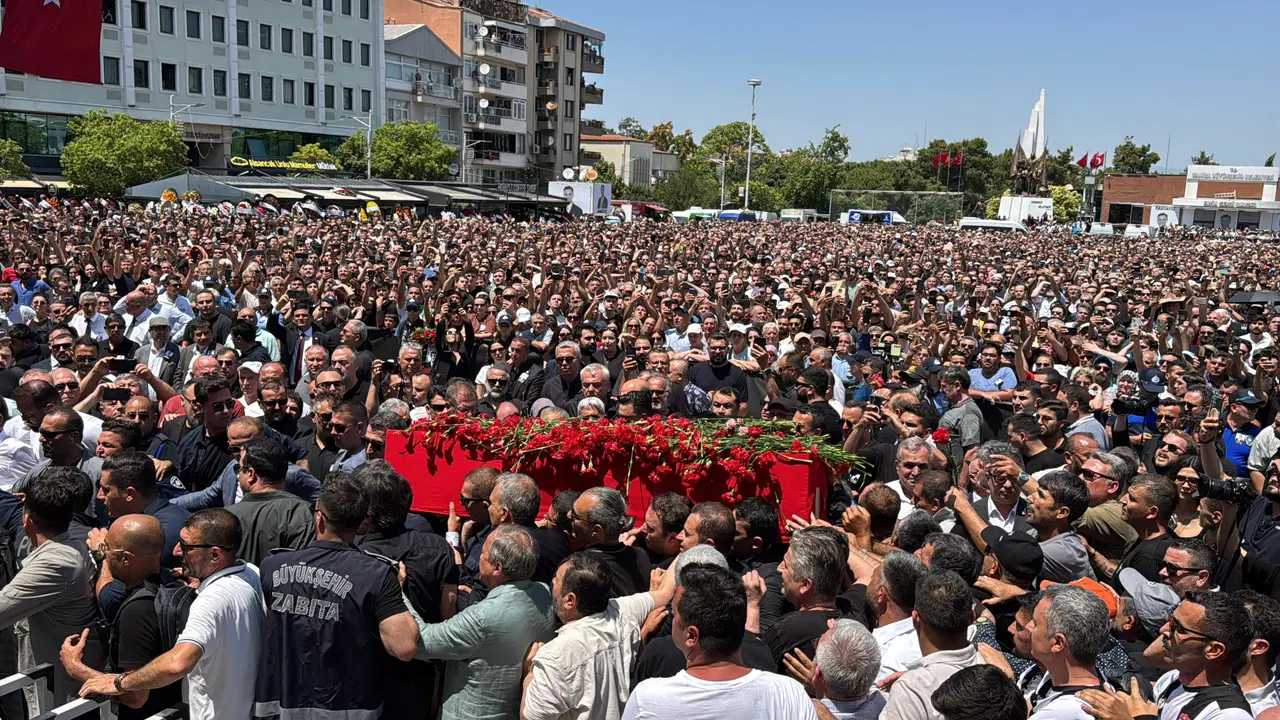 Ferdi Zeyrek'i sonsuzluğa onbinler uğurladı