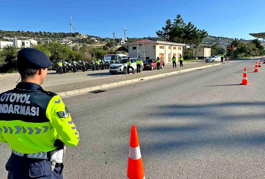 Çeşme’de 39 düzensiz göçmen yakalandı, 2 organizatör tutuklandı