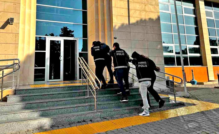 Çeşme’de zehir tacirlerine geçit yok: 5 tutuklama