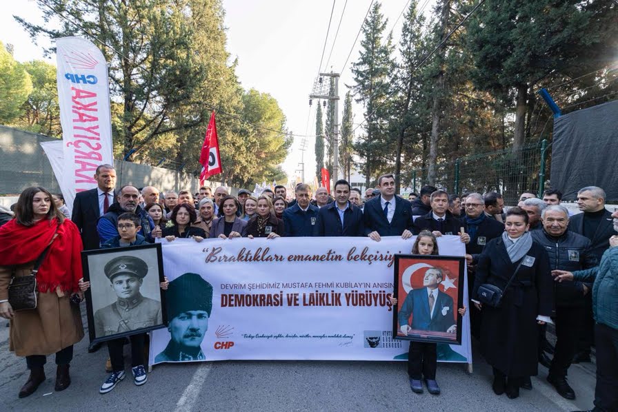 İzmir’de Kubilay için “Demokrasi ve Laiklik?? yürüyüşü
