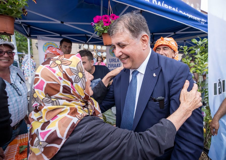 İzmir’de emekliler unutulmuyor