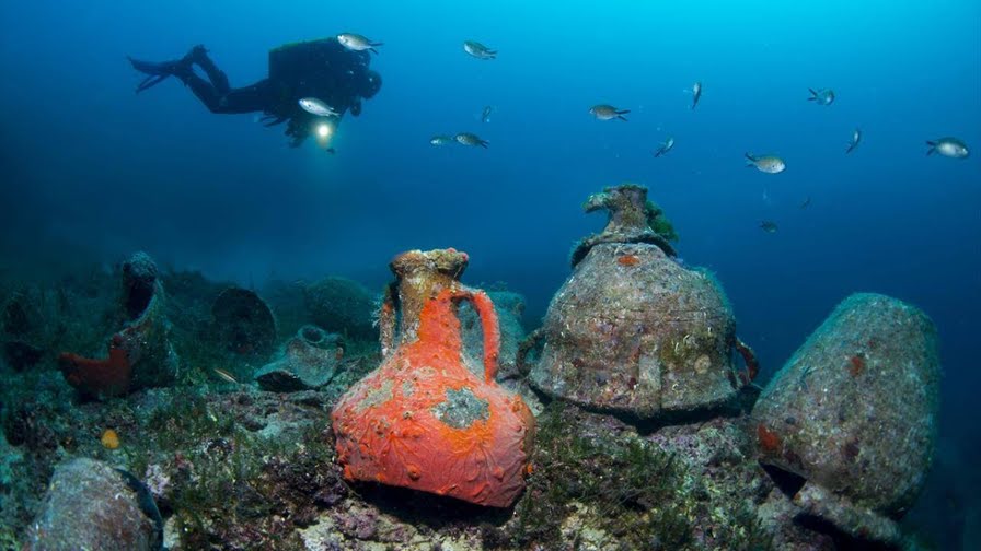 Çeşme’nin mavi derinlikleri dalış tutkunlarını ağırlıyor