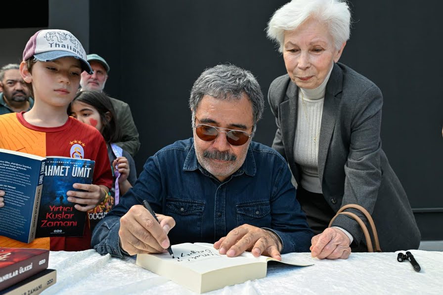 Edebiyatın usta isimleri İzmirli kitapseverlerle buluştu  
