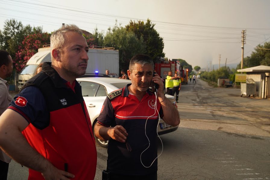 İzmir itfaiyesi tüm gücüyle sahada