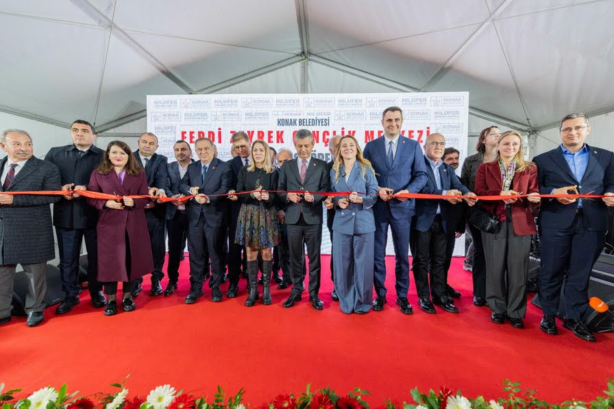 Özgür Özel’den halkçı belediyecilik için İzmir’in başkanlarına teşekkür 
