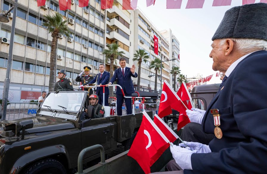 İzmirliler 30 Ağustos Zaferi’nin 103’üncü yıl dönümünü coşkuyla kutladı