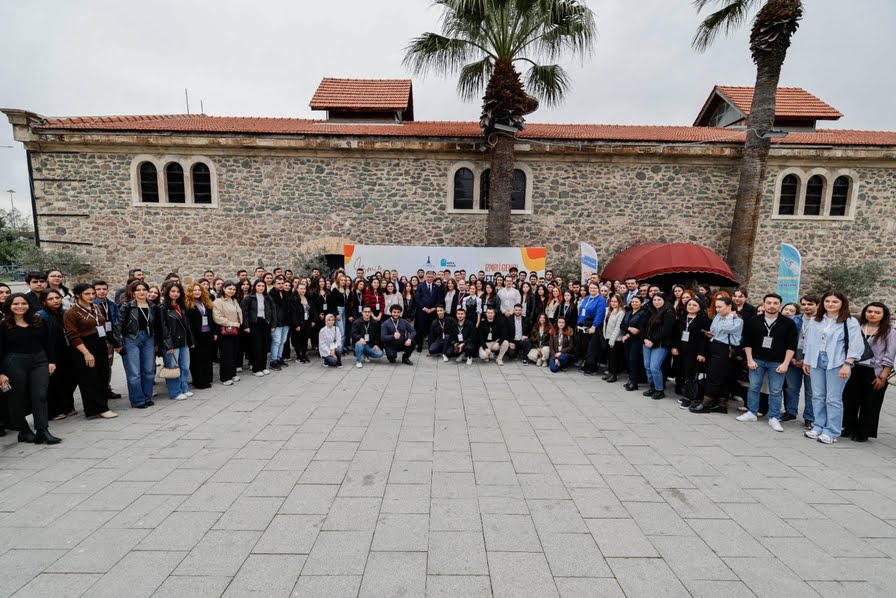 “İzmir Seninle?? gençler için yola çıkıyor