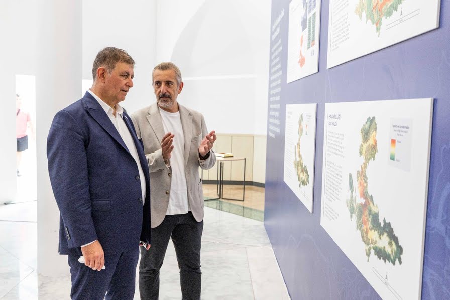 İzmir’in geleceğini anlatan sergi “İz’in Peşinde Şehrin İçinde?? açıldı