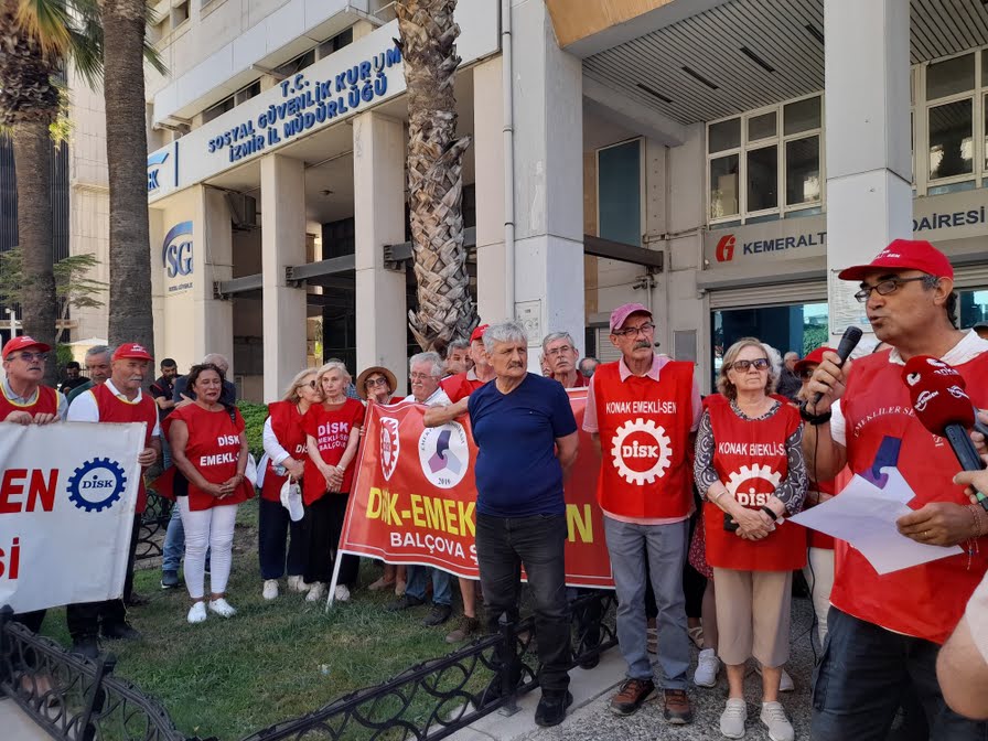 İzmir'de, DİSK Emekli-Sen’den Sert Tepki: “Emekliye Kaynak Yok Diyenler NATO’ya İki Kat Kaynak Ayırıyor??  