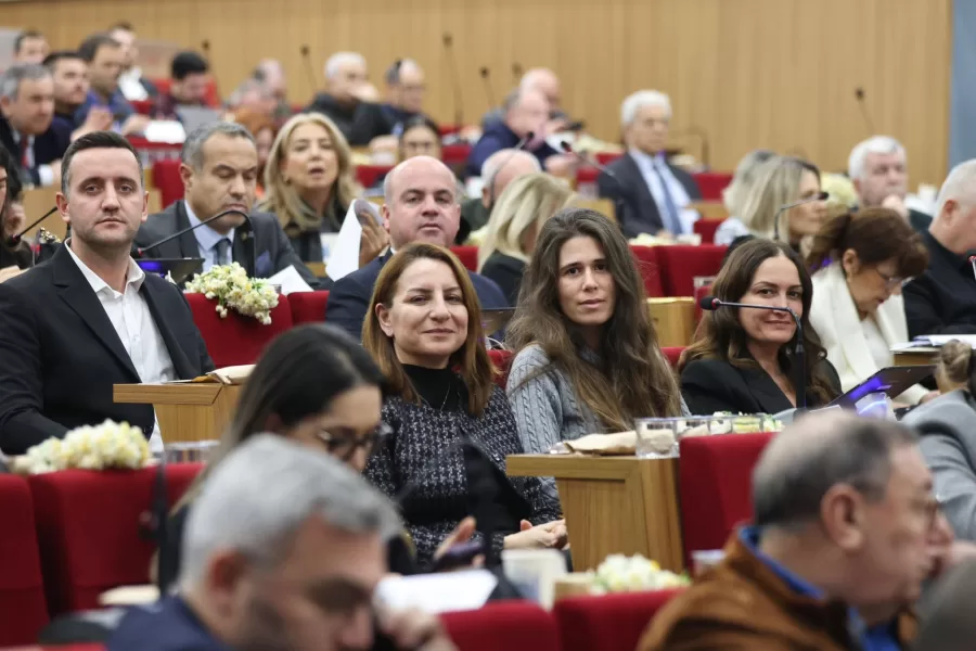 Çeşme’den 5 isim YENİ Parti saflarında: Büyükşehir Meclisi’nde dengeler değişti