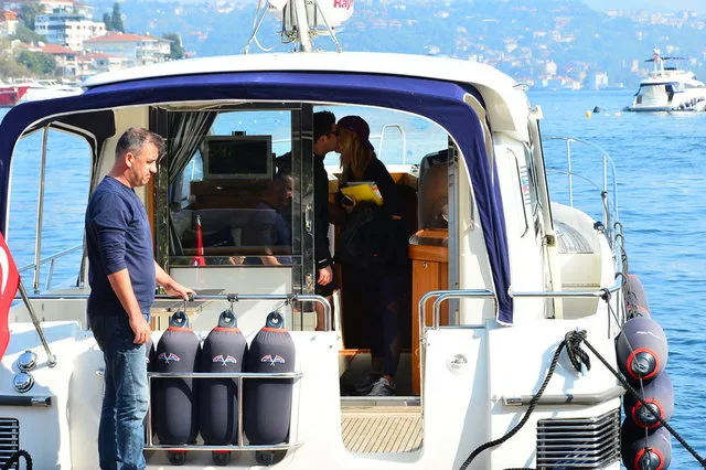 Boğaz'ın ortasında  aşk tazelediler