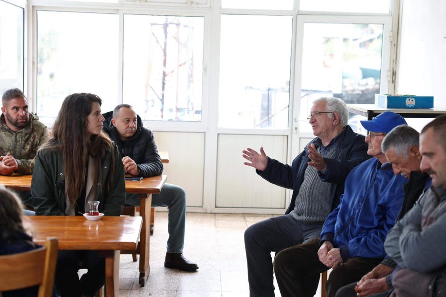 Başkan Lal Denizli, Ildır Mahallesi'nde Vatandaşlarla Bayramlaştı